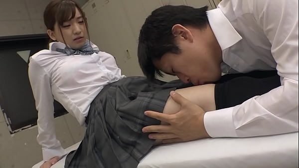 https://bit.ly/3eCD7jb 制服女子の超ミニスカ+ニーハイ=極上絶対領域に勃起してしまった僕。それに気づいた彼女は興奮した様子で僕のチ●ポをイジりはじめ… バスケ部の先輩。練習後にロッカールームで…【パート4】