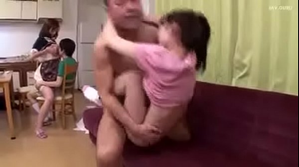 JAPONESA GOSTOSA SENTANDO