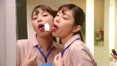 [免費A片] 美人ＯＬがオフィスで日常の会話を交わしながら壁から生えてきたオ●ンチンをフェラしてお口の中に射精した精液を一滴残らずゴックン精飲